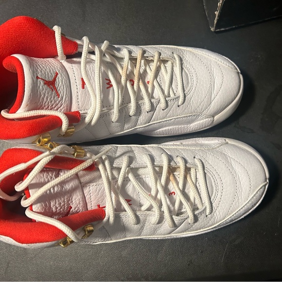 Jordan Retro Sneakers Box with Gold Logo - Picture 2 of 3